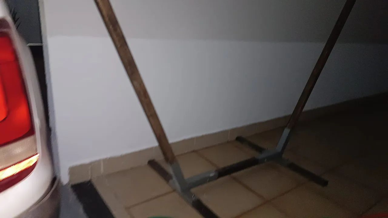Suporte de madeira para rede de criança 