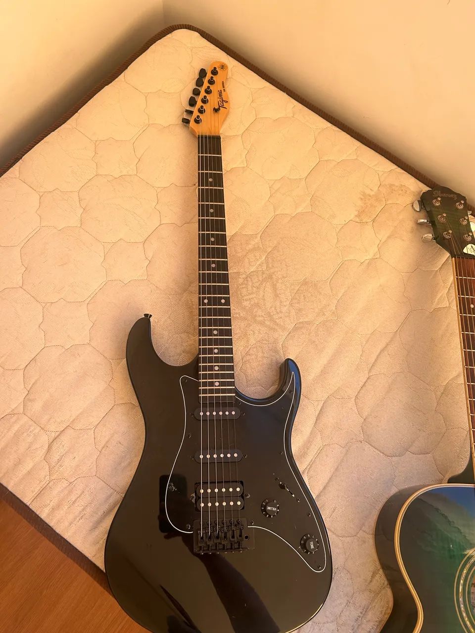 Guitarra Tagima 520 black 