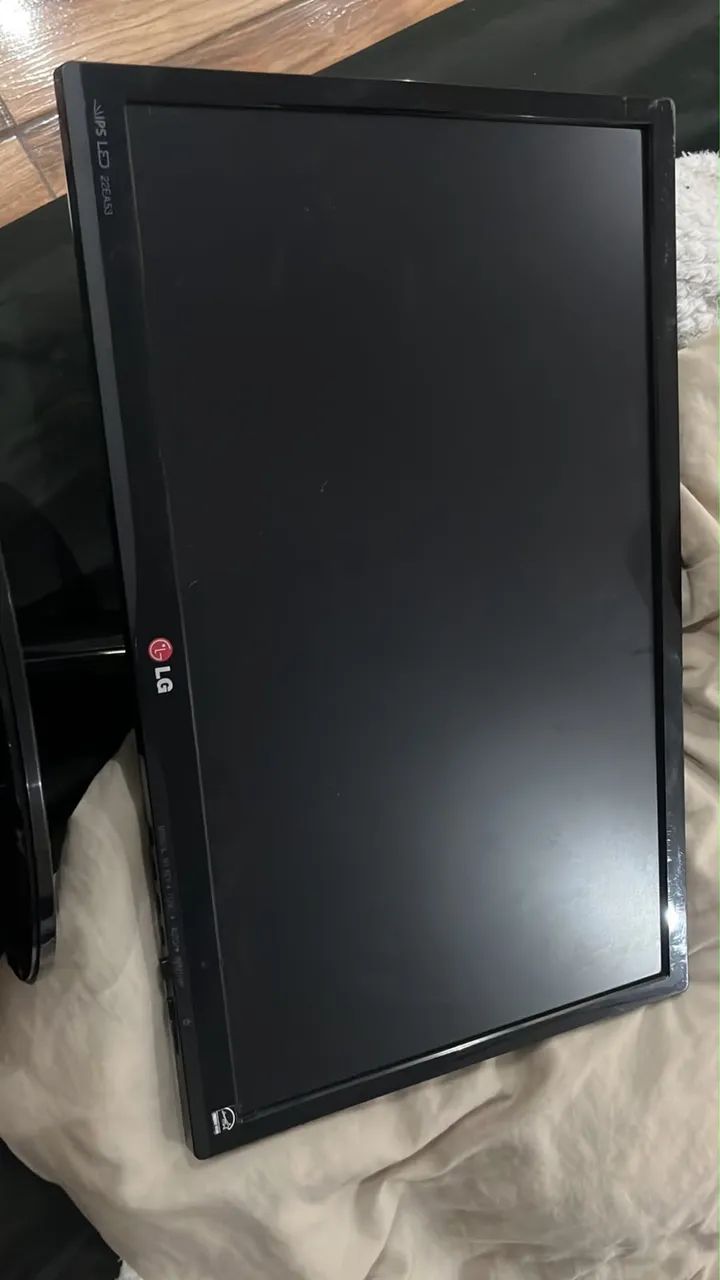 Monitor LG e câmera da logi  - Foto 2