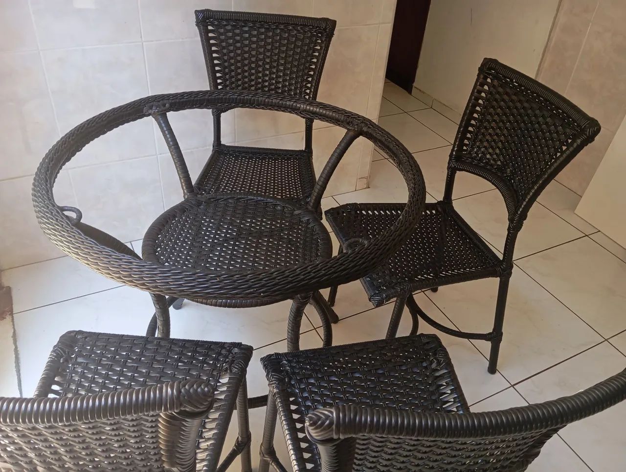 Conjunto de mesa e cadeiras 