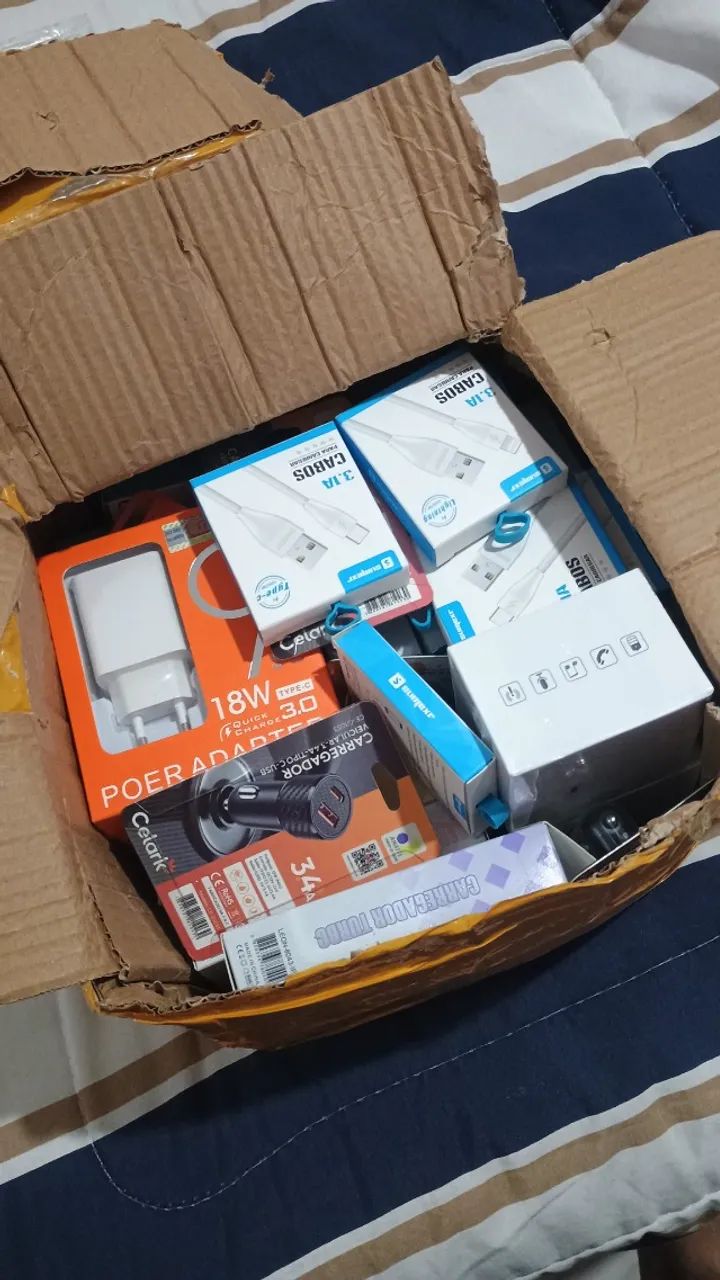 Kit de Cabos, Carregadores e Fones