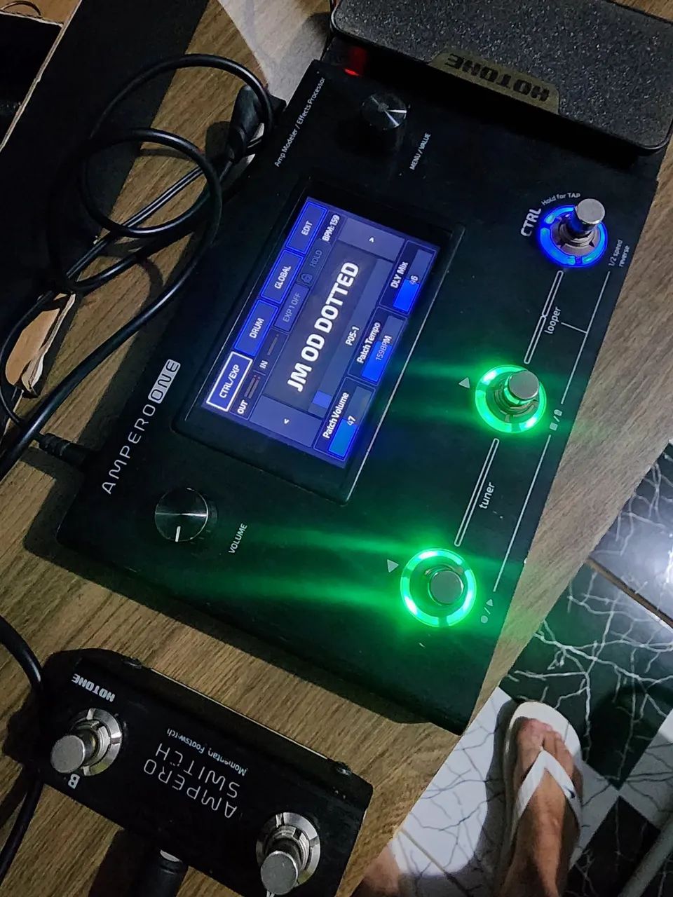 Vende-se pedaleira ( AMPERO MP 80 ) 