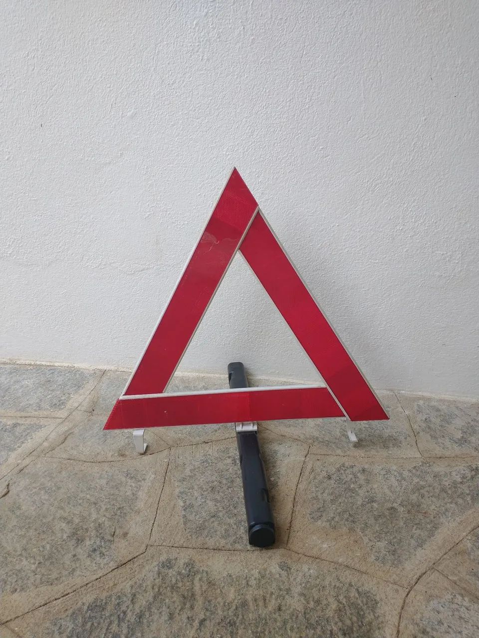 Triângulo de sinalização veicular 