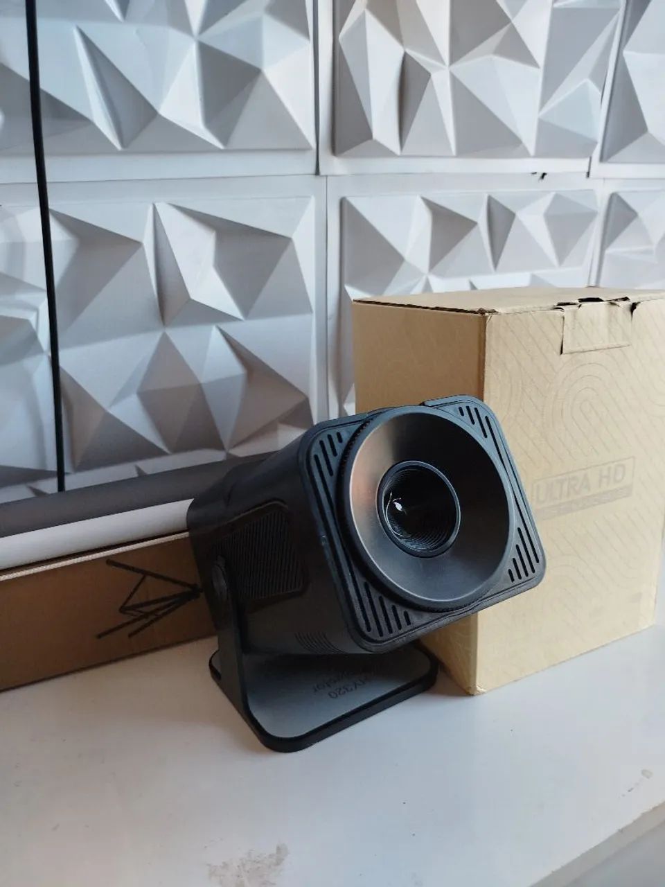 Projetor + Tripé e suporte + telão 70 polegadas 