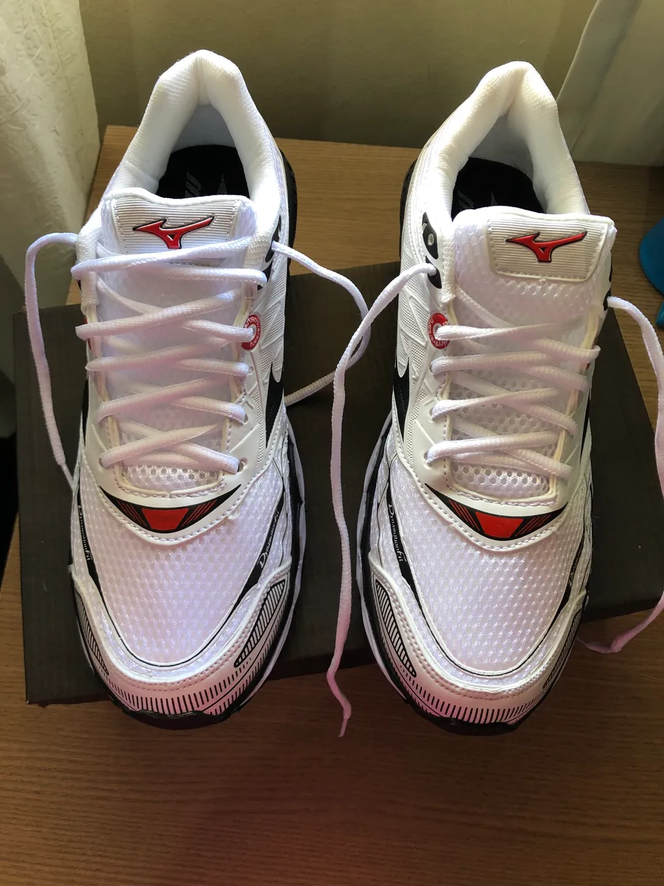 MIZUNO BLACK/WHITE - Calçados Esportivos - Dona Clara, Belo