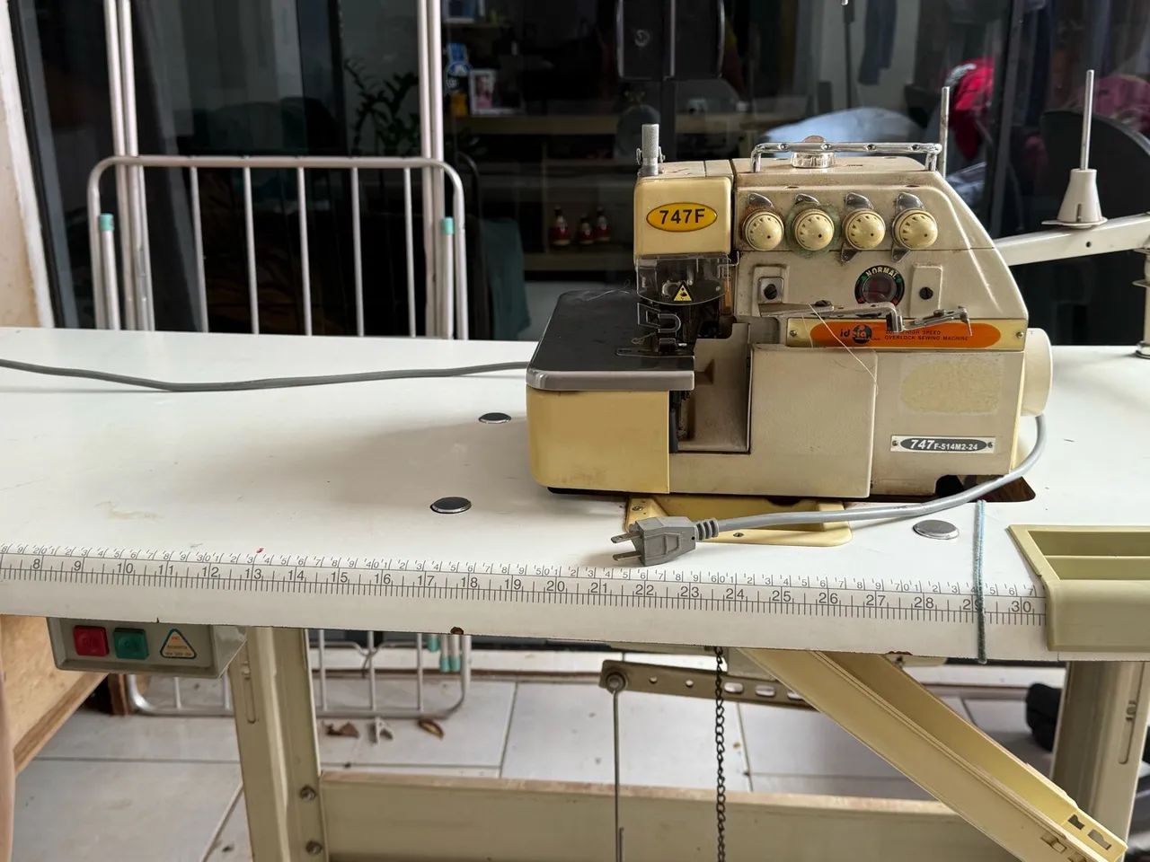 Máquina industrial overlock - Foto 2