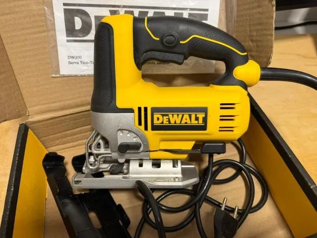 Serra Tico-tico Madeira Profissional Dewalt DW300 500W
