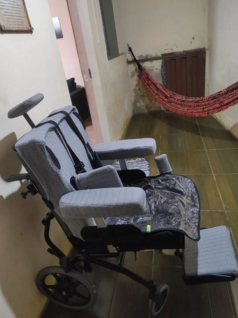 Cadeira Adaptada com Apoio para Cabeça e Pés  - Foto 2