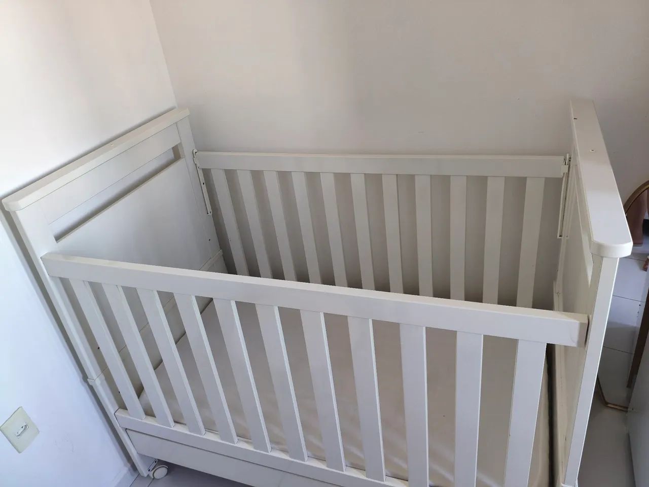 Vendo berço branco  - Foto 2