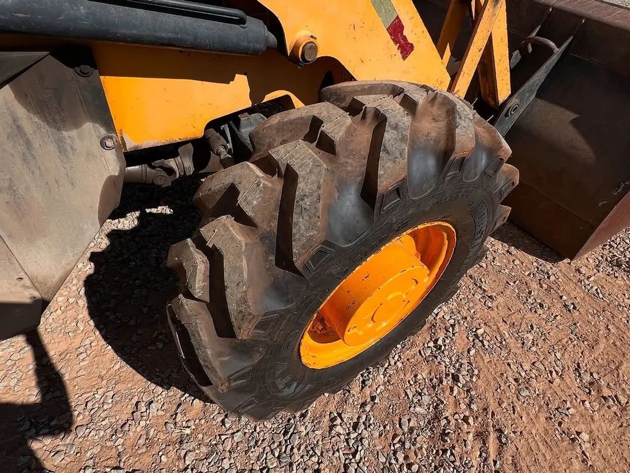 RETROESCAVADEIRA JCB 3C 4X4 - Foto 3