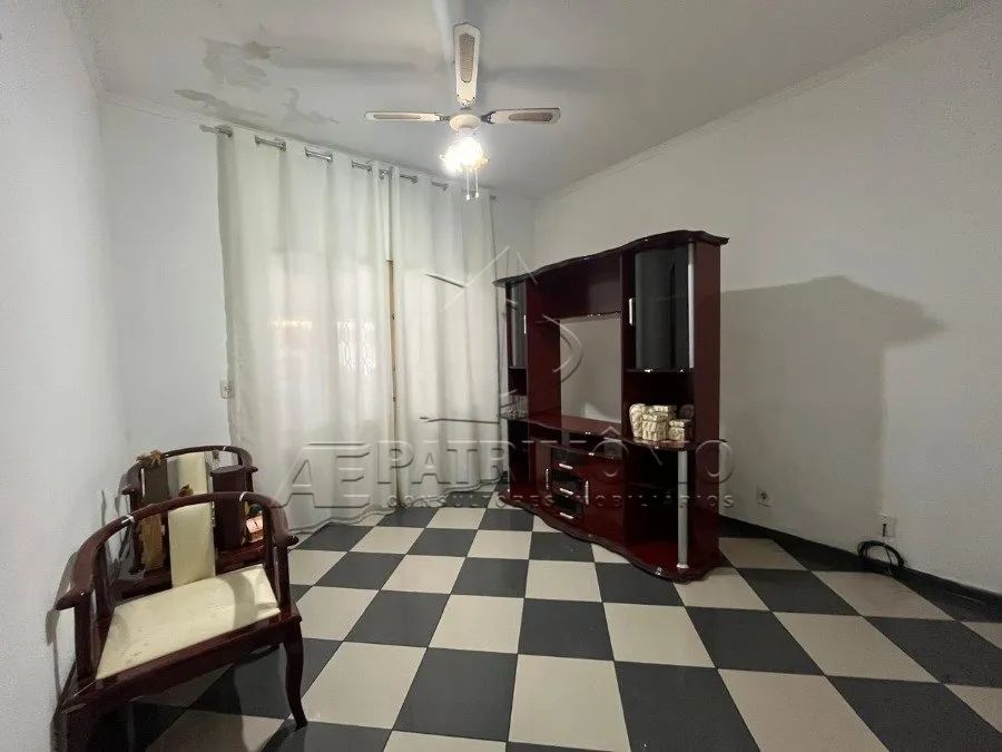 CASA TERREA COM 3 QUARTOS - PQ ESMERANDA