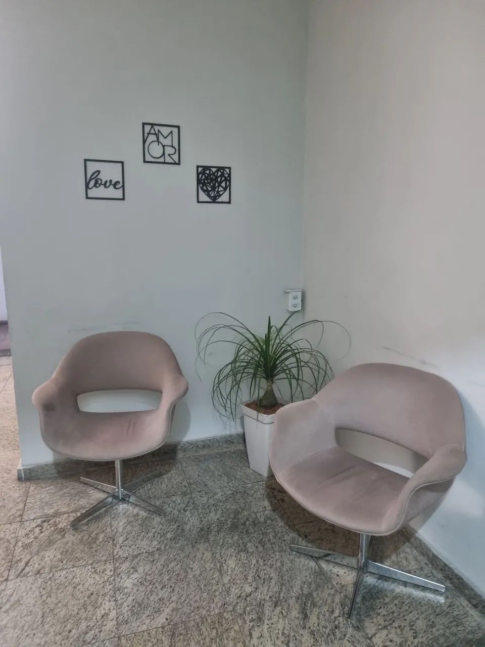 Sala comercial com banheiro, próximo à rotatória da Unimed. - Foto 2