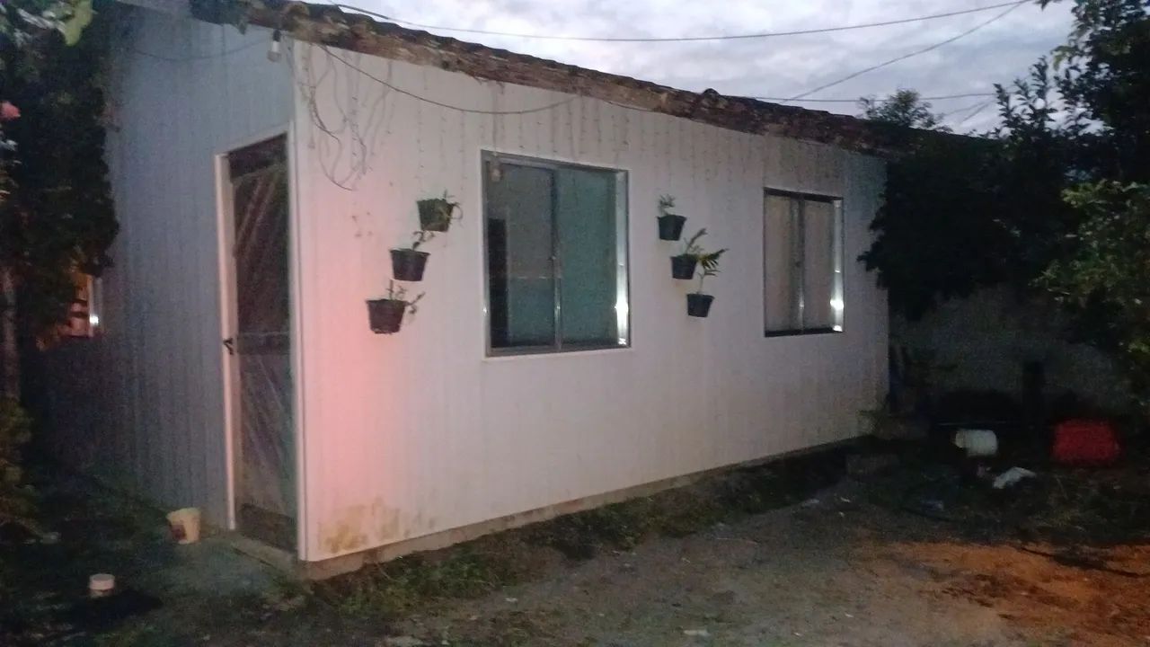 Alugo casa  