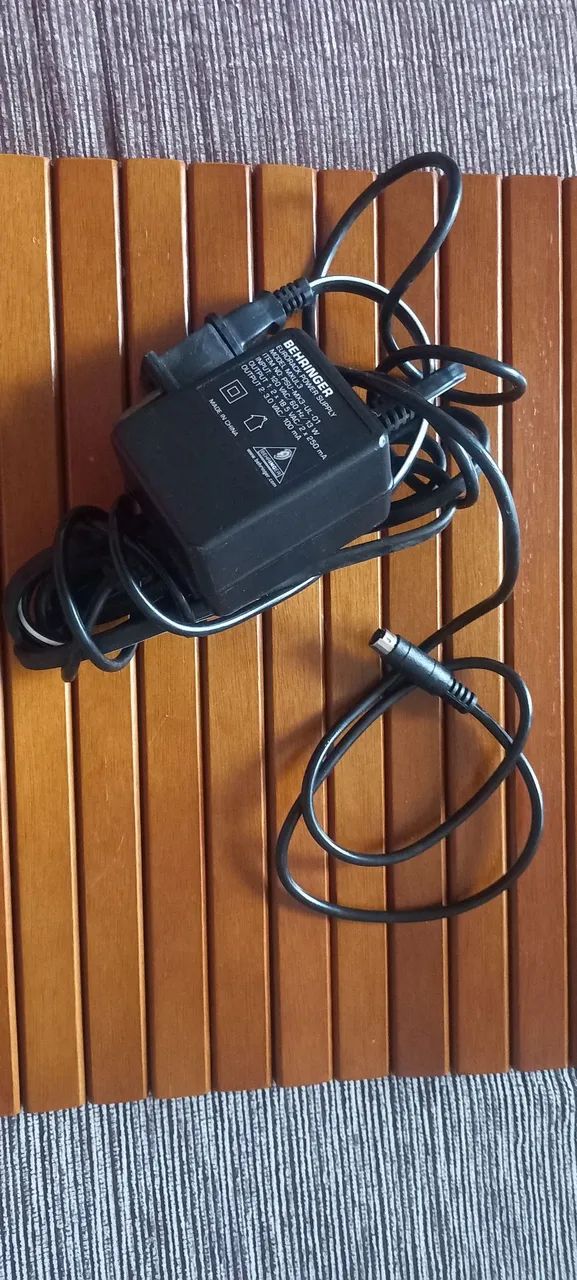Mesa Behringer Xenyx 802 - Foto 4