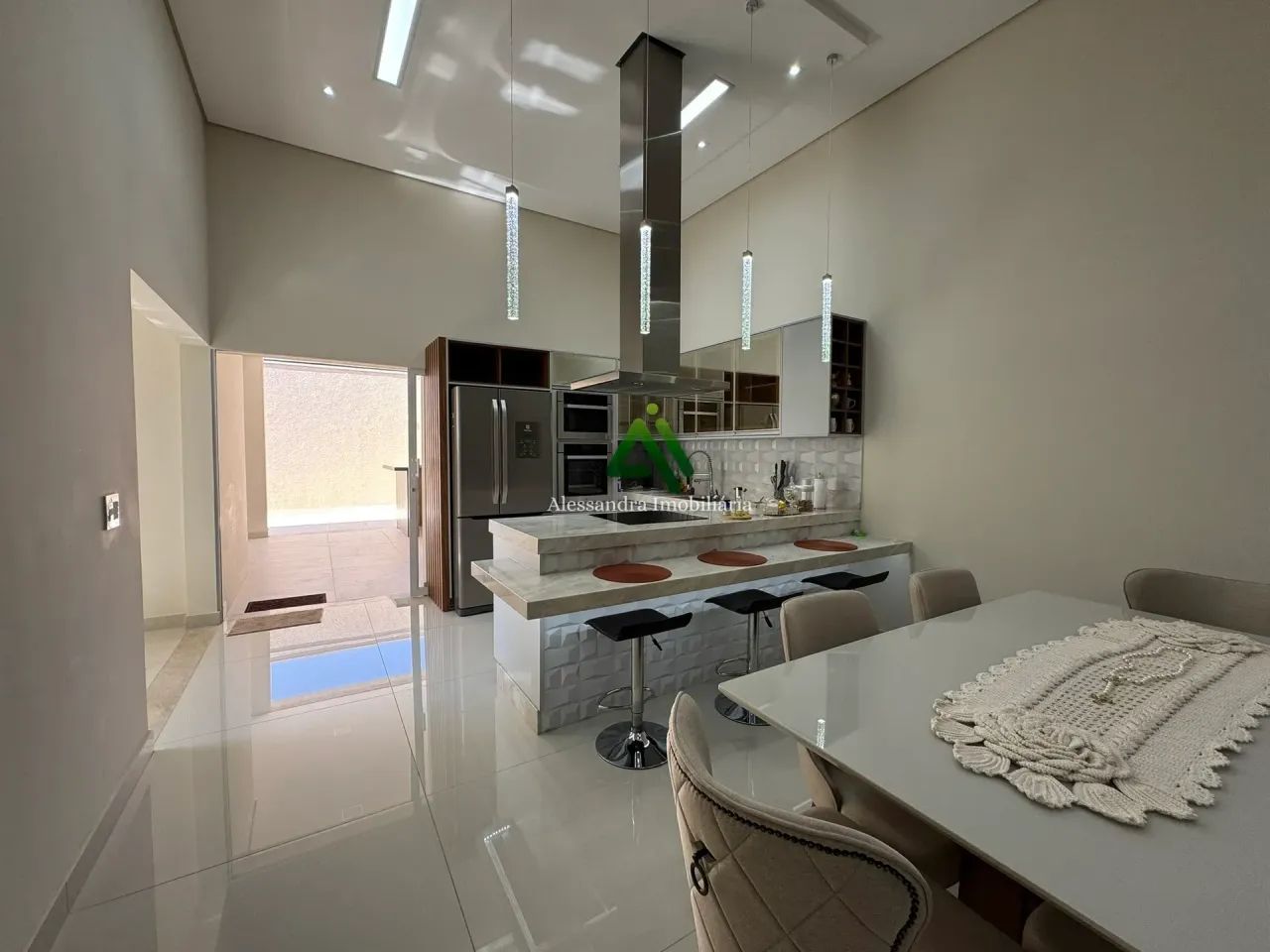 Um imóvel claro com ambientes integrados, ventilação natural por todos os cômodos e uma ár - Foto 5