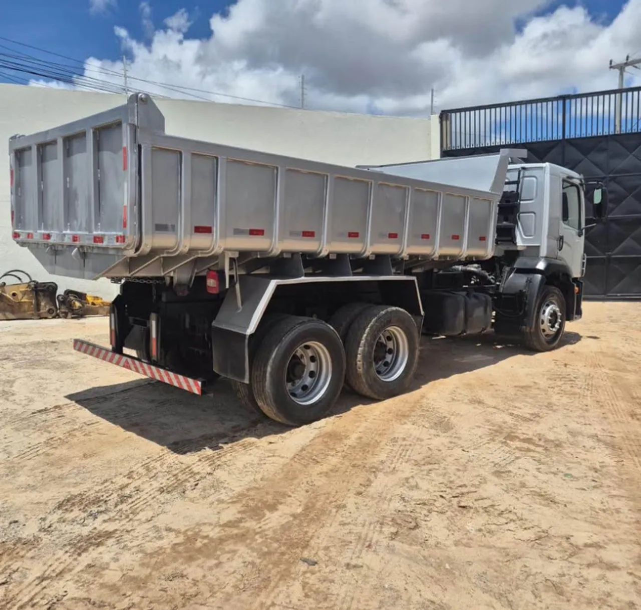 Caminhão 24250 caçamba em Sergipe - Foto 4