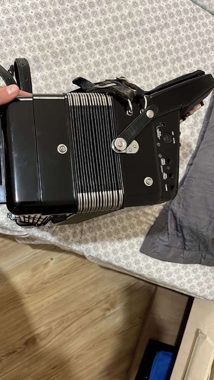Acordeon Roland digital  - Foto 4