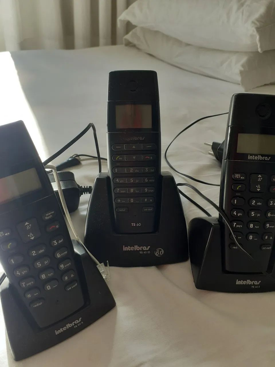 3 aparelhos telefônicos  Intelbrás 
