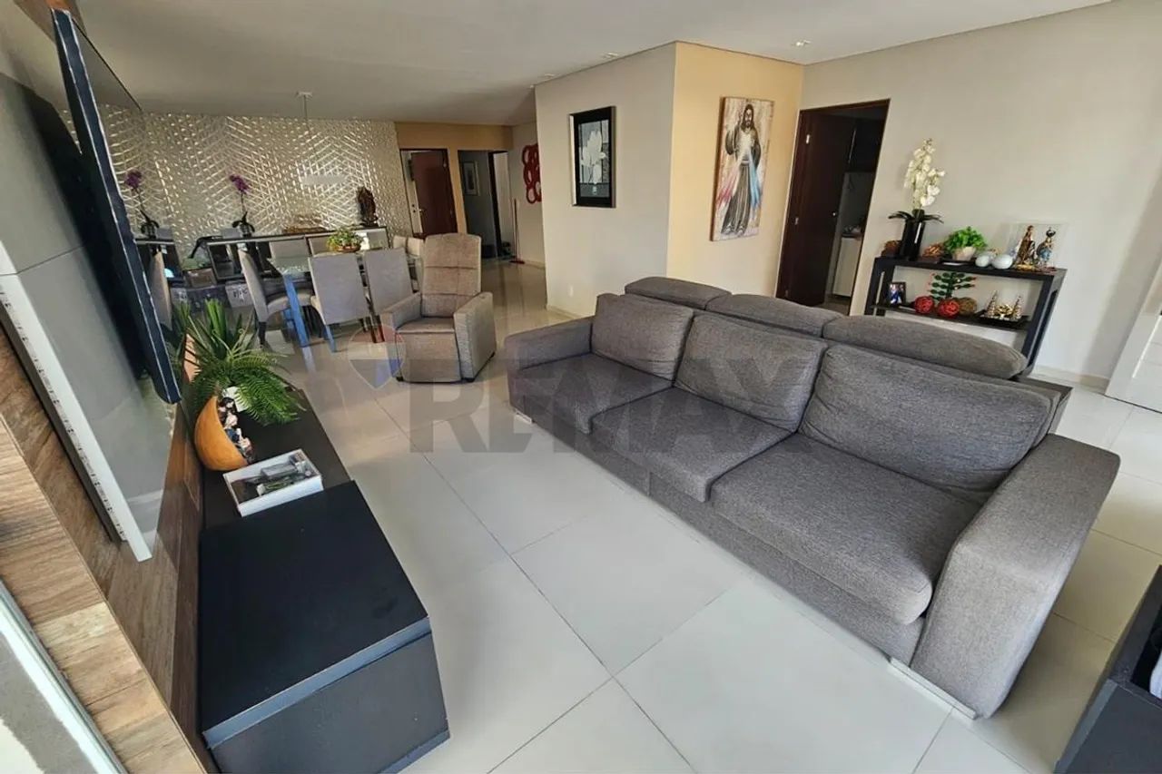 Casa térrea em Condomínio com piscina e churrasqueira