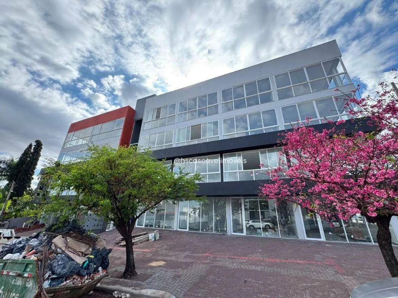 Sala comercial no centro próximo a policlínica - Foto 2