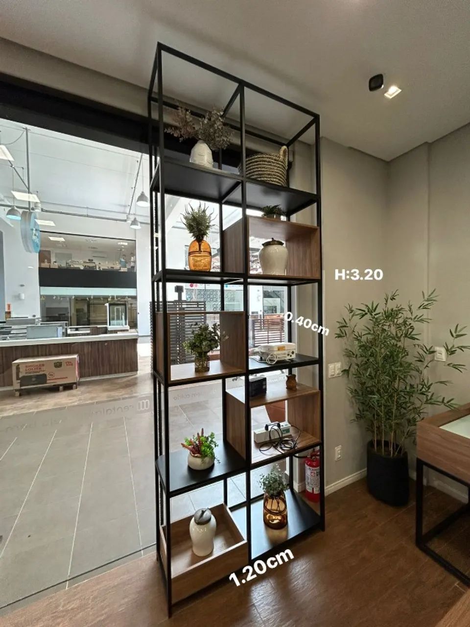 Estante Industrial de Ferro e Madeira Alta - Moderna e Resistente - Foto 3