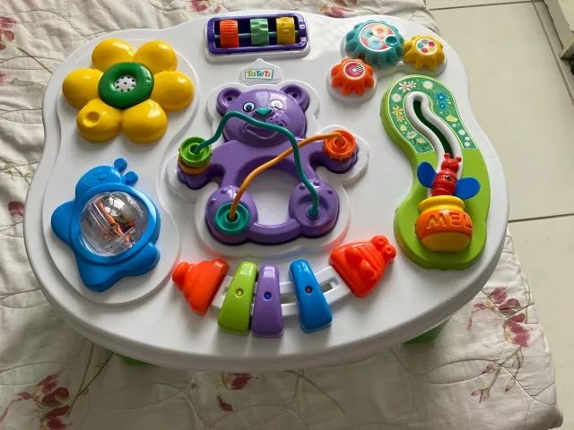 Mesa de atividades infantil
