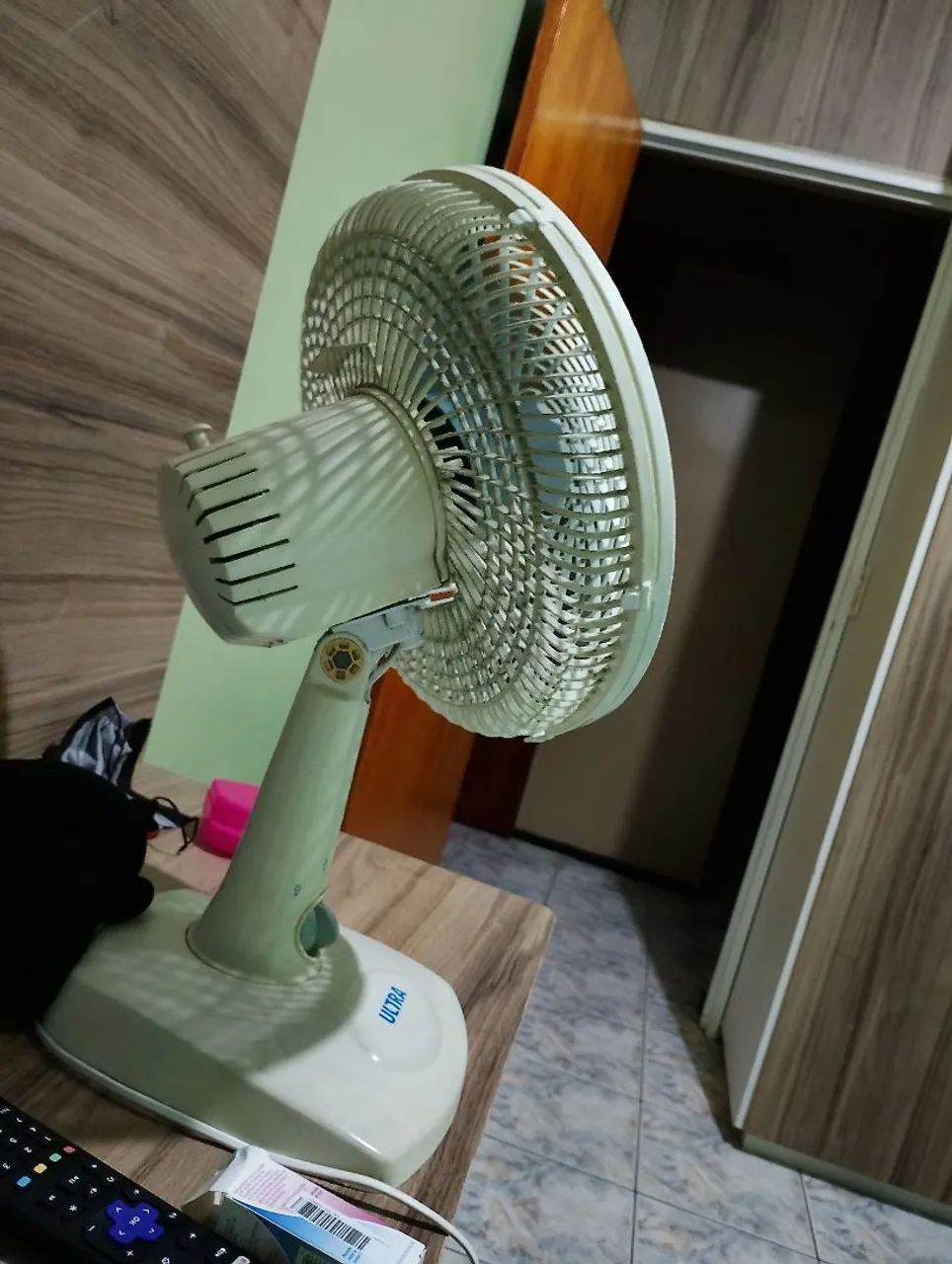 Ventilador branco de mesa - Foto 3