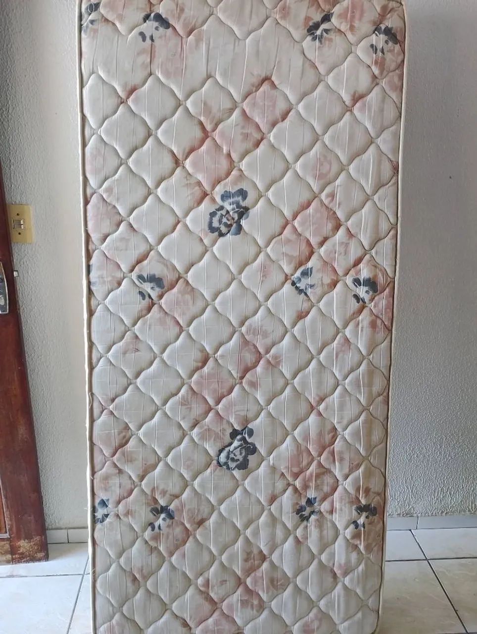 Vende-se colchão de solteiro usado. R$ 150,00 whatsapp * - Foto 3