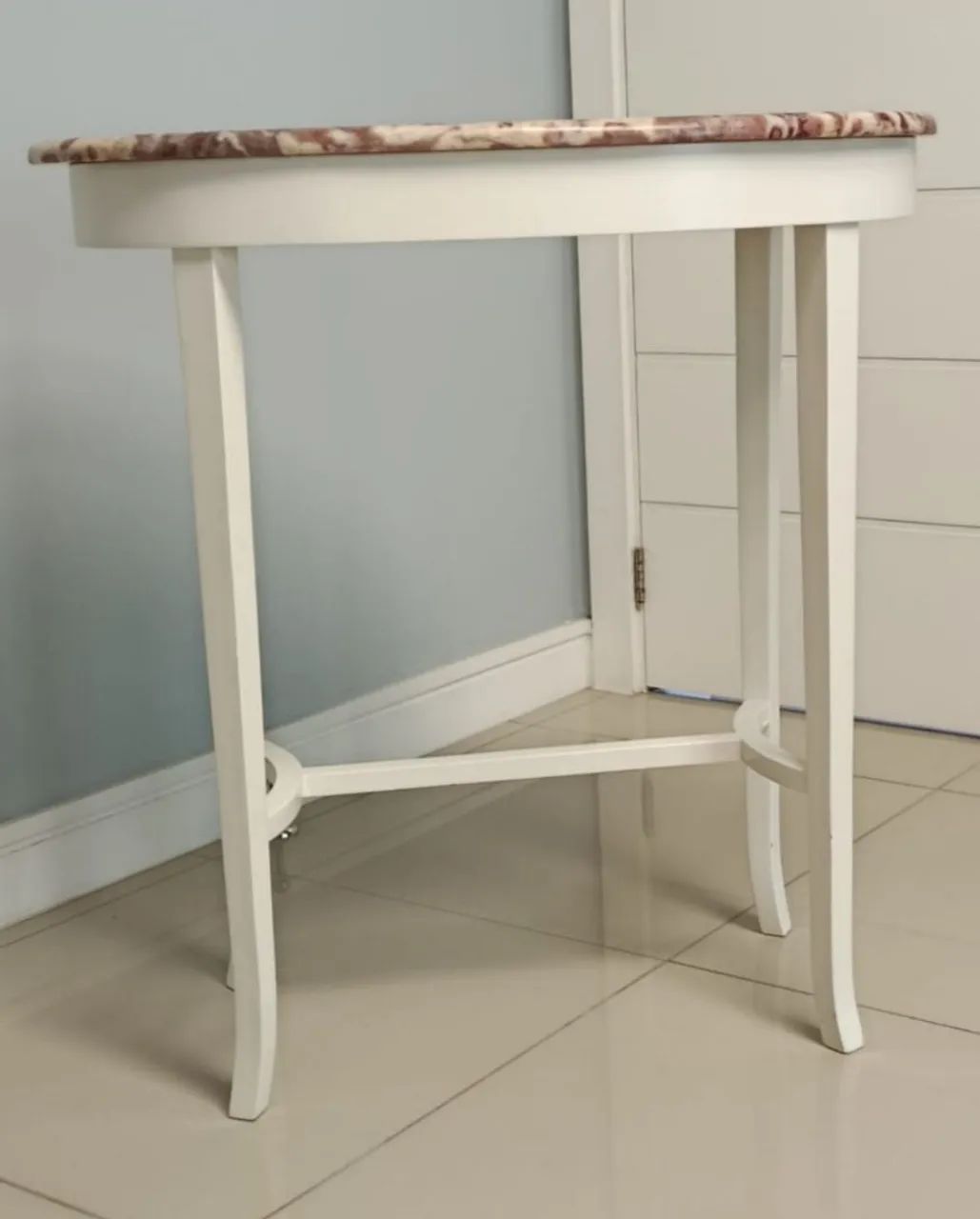 Mesa lateral branca e tampo Rosa Valência  - Foto 4