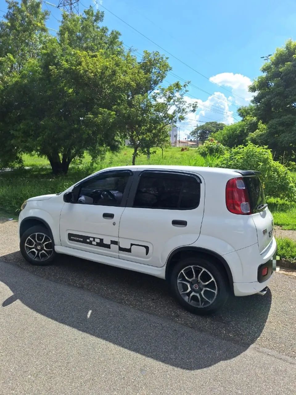 Fiat Uno Sporting 1.4 EVO Fire Flex 8V 4P 2012 - Foto 3