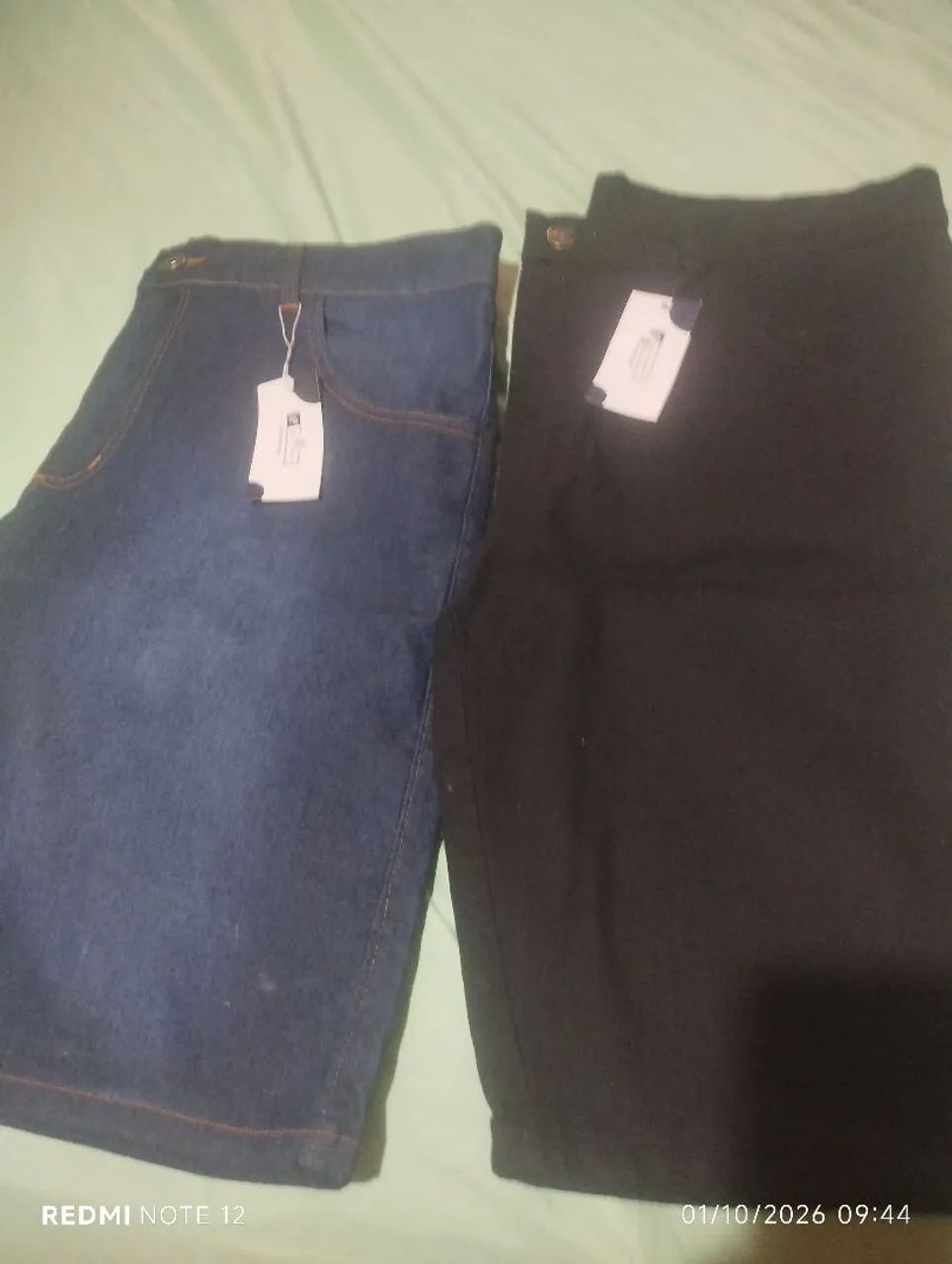Duas bermudas jeans pelo preço de uma