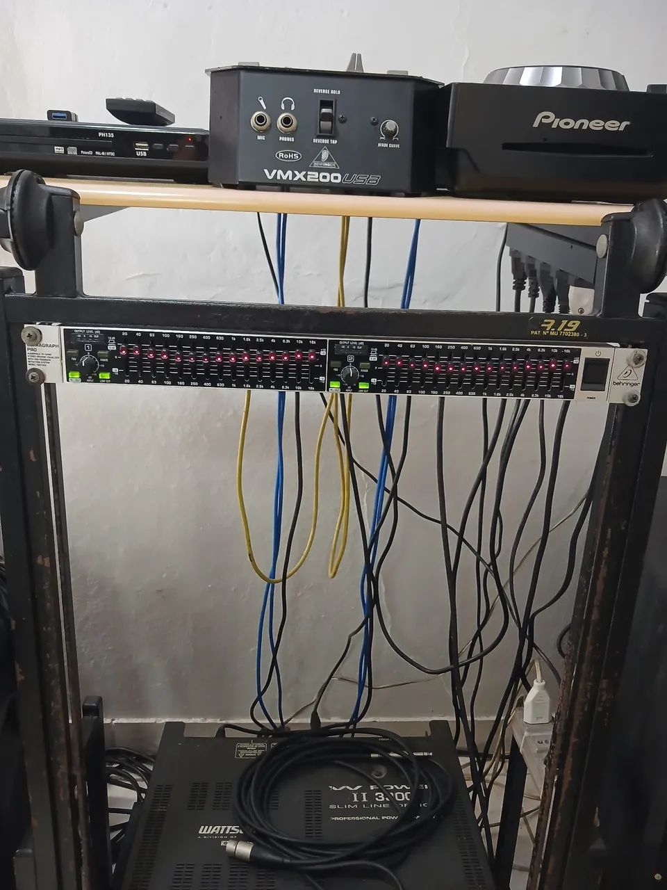 Equalizador BEHRINGER FBQ 1502