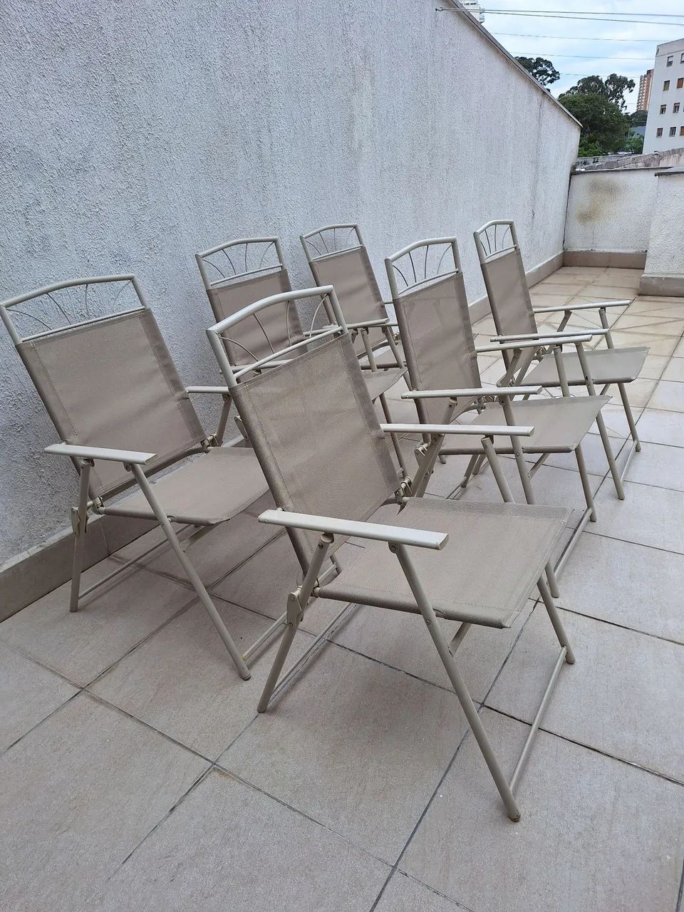 Mesa com guarda sol e cadeiras confortaveis - Foto 4