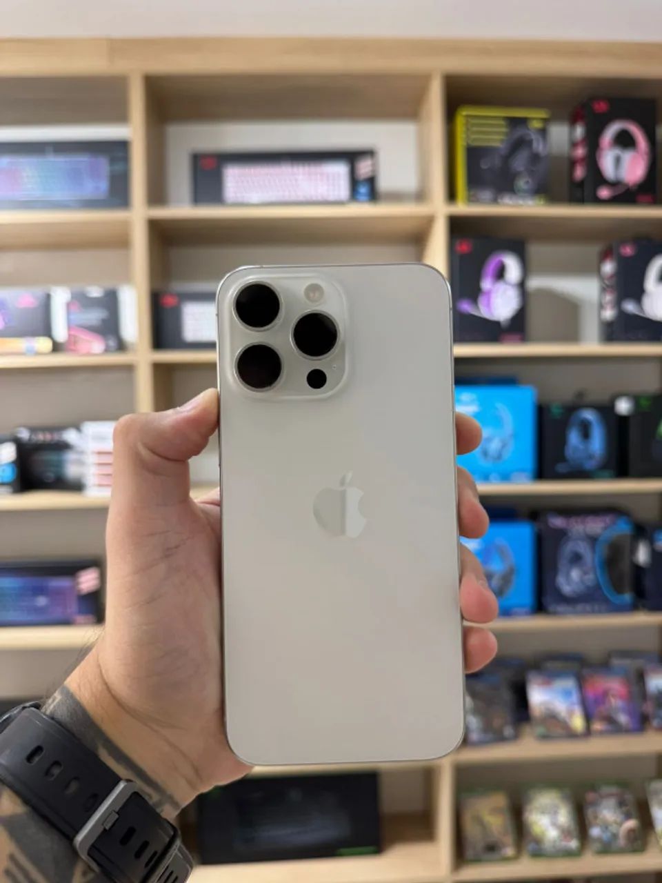 iPhone 15 Pro Max 256gb Branco - Até 12x sem juros, Loja Física - Foto 2