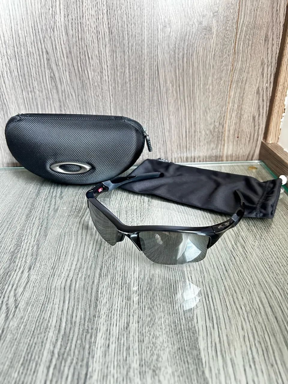 Óculos Oakley esportivo 