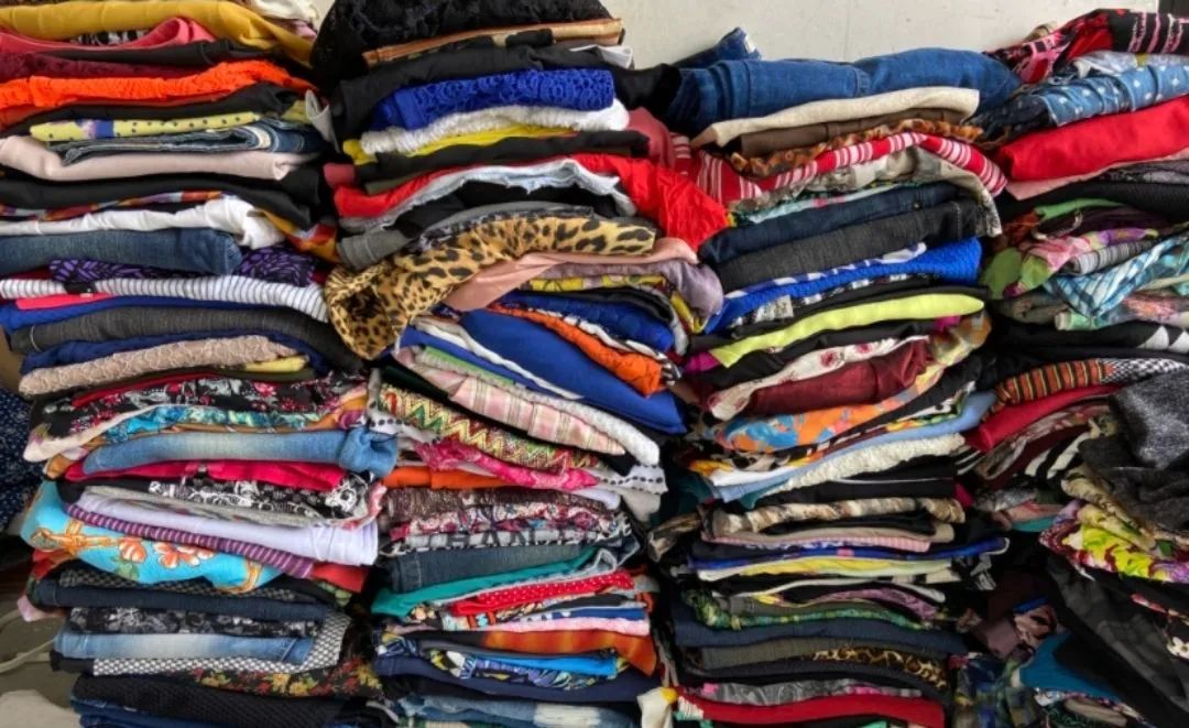 Lote de roupas para brechó  - Foto 3