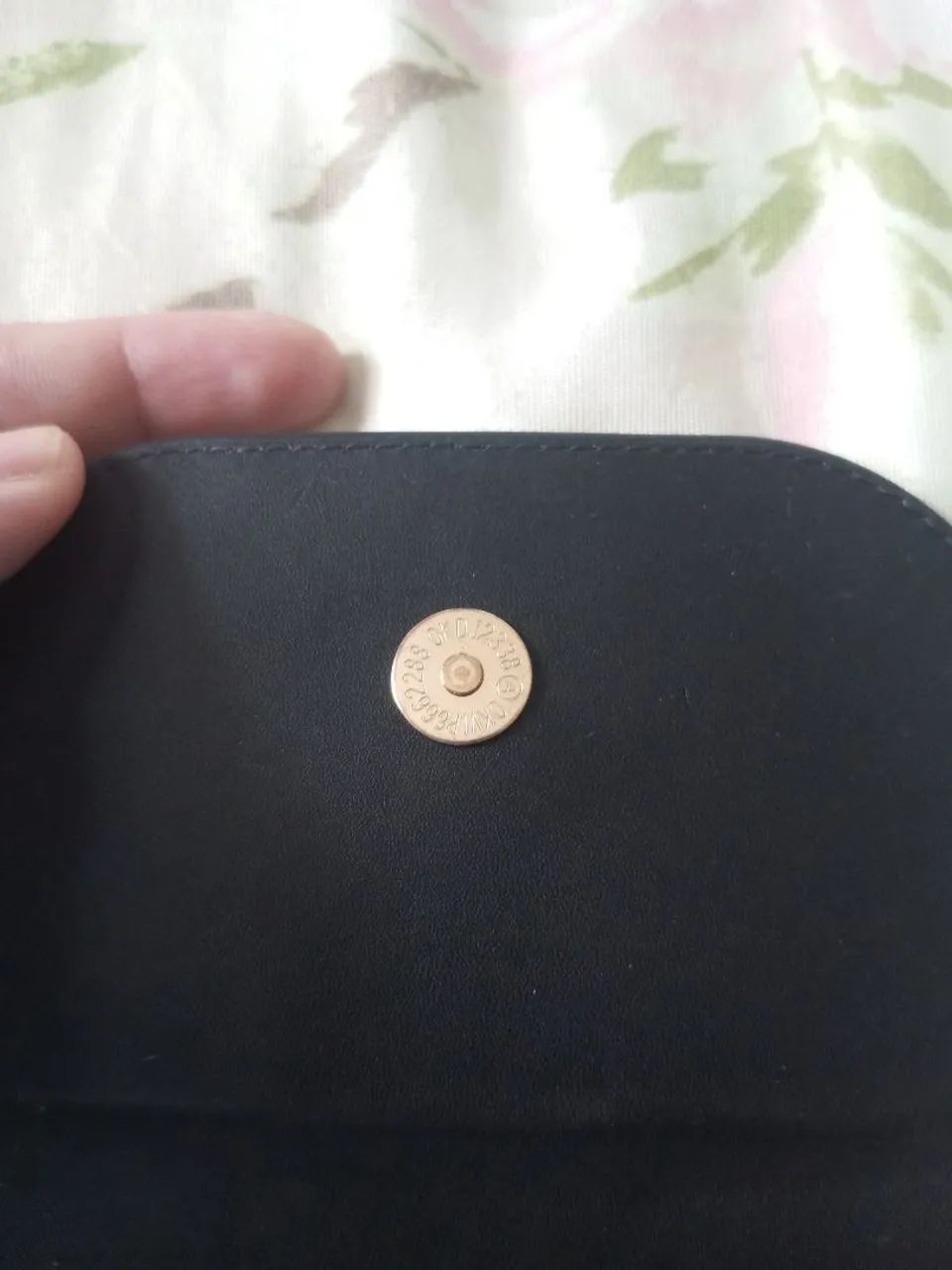Bolsa Guess pequena de ombro  - Foto 4
