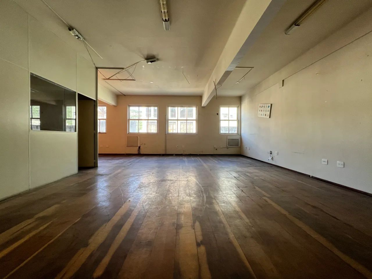Sala/Conjunto para aluguel possui 260 metros quadrados com 10 quartos - Foto 4