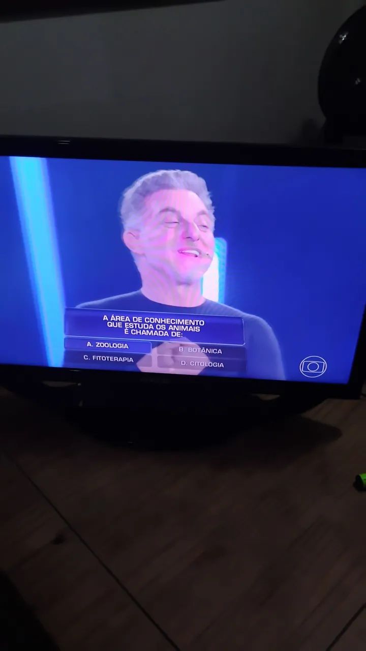 Tv CCE 24 polegadas digital 12vts serve para carro caminhão e casa