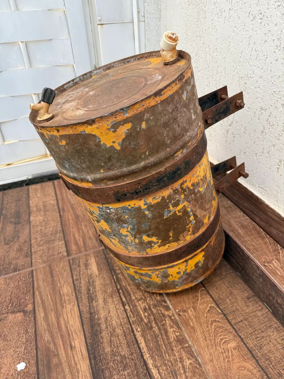 Corote antigo de lata de caminhão 