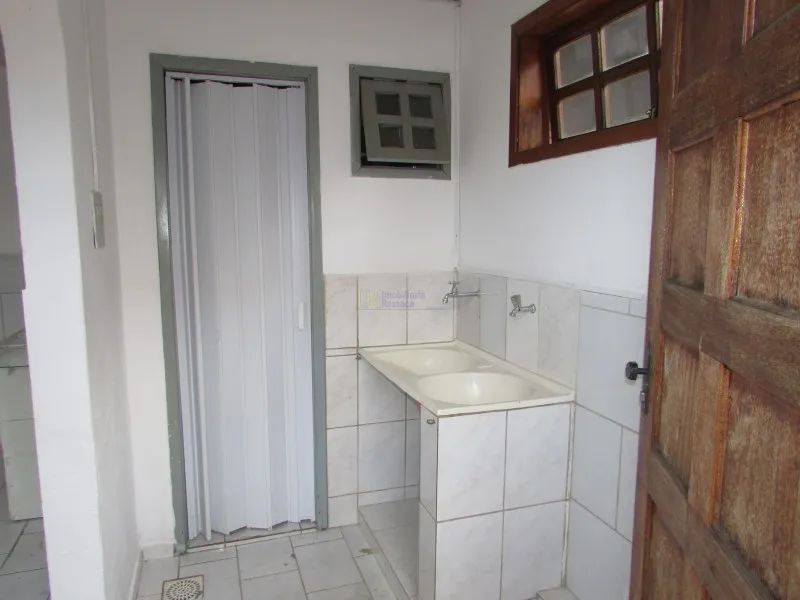 CASA DOIS QUARTOS COM ENTRADA COLETIVA - Foto 2