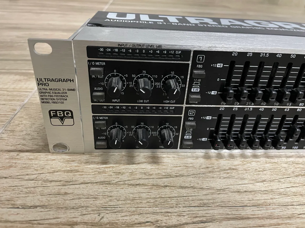 equalizador gráfico de 31 bandas Behringer Ultragraph Pro FBQ3102