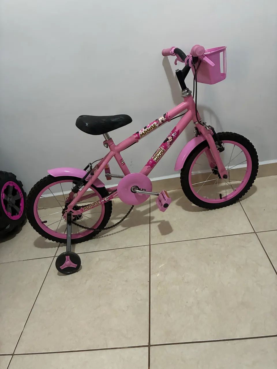 Bicicleta Infantil Minnie Mouse Aro 16 Rosa com Cestinha e Rodinhas - Foto 4