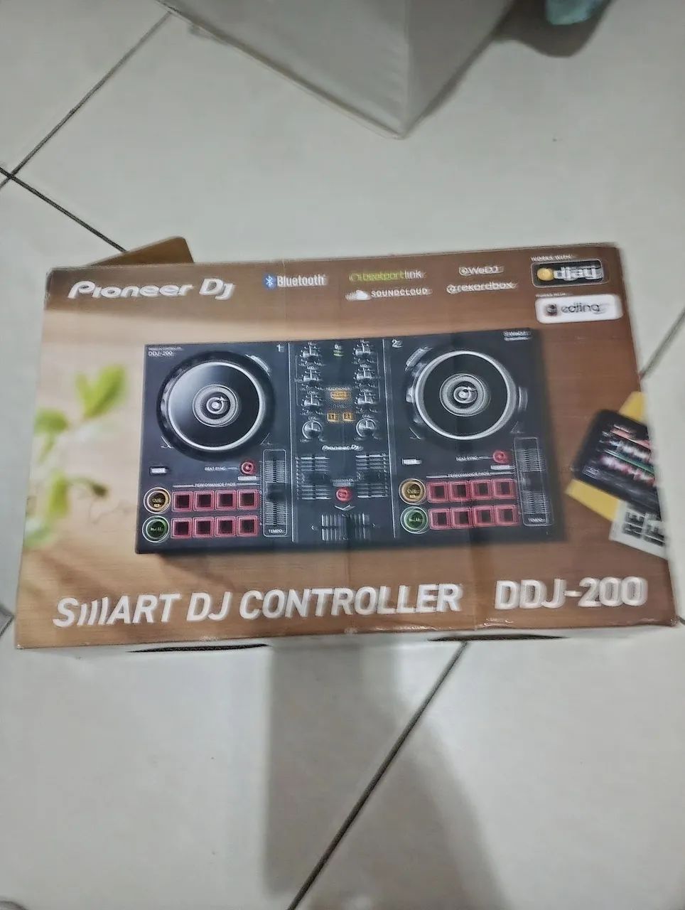 Vendo controladora e uma mesa de Dj
