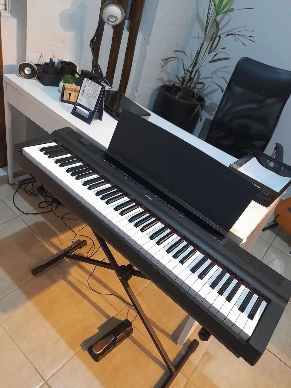 YAMAHA P121