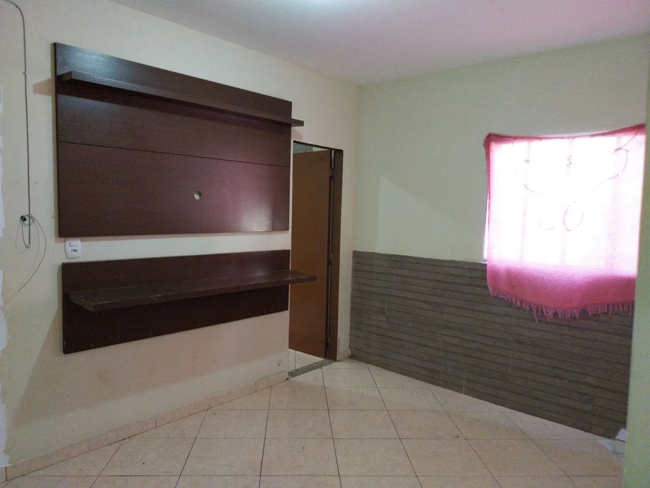 Alugo casa em Barramares