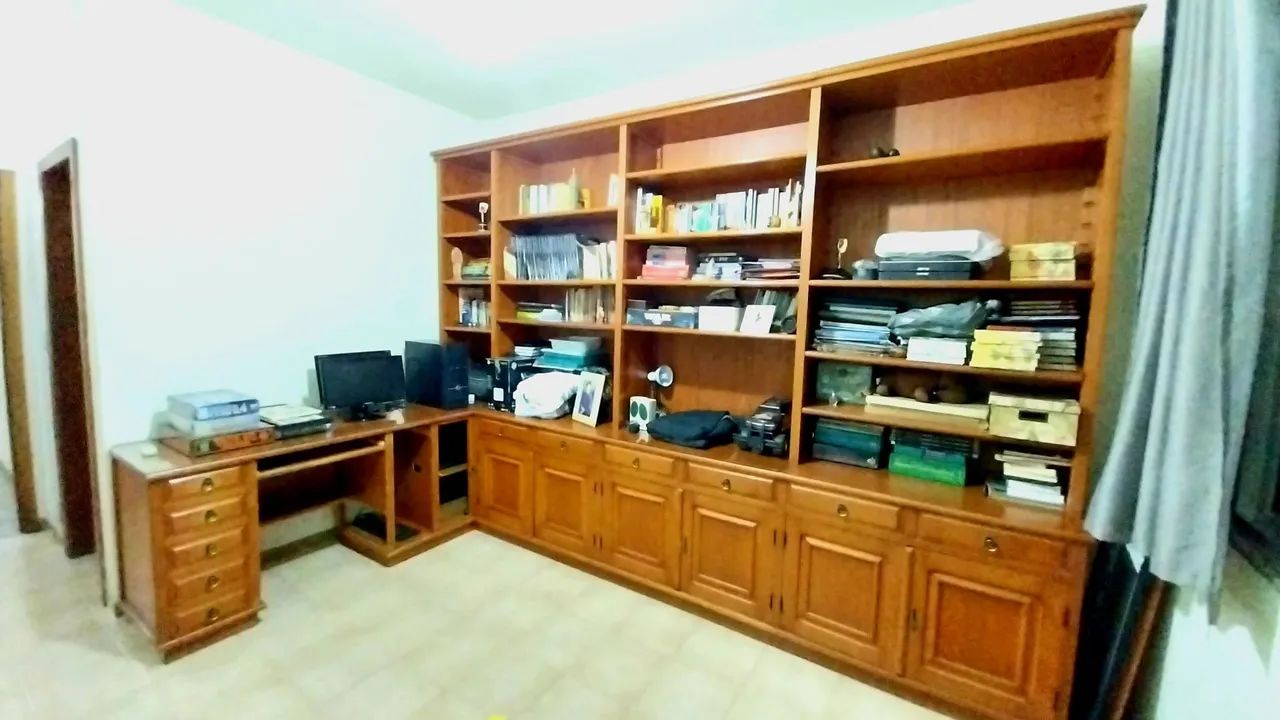 Estante com escrivaninha