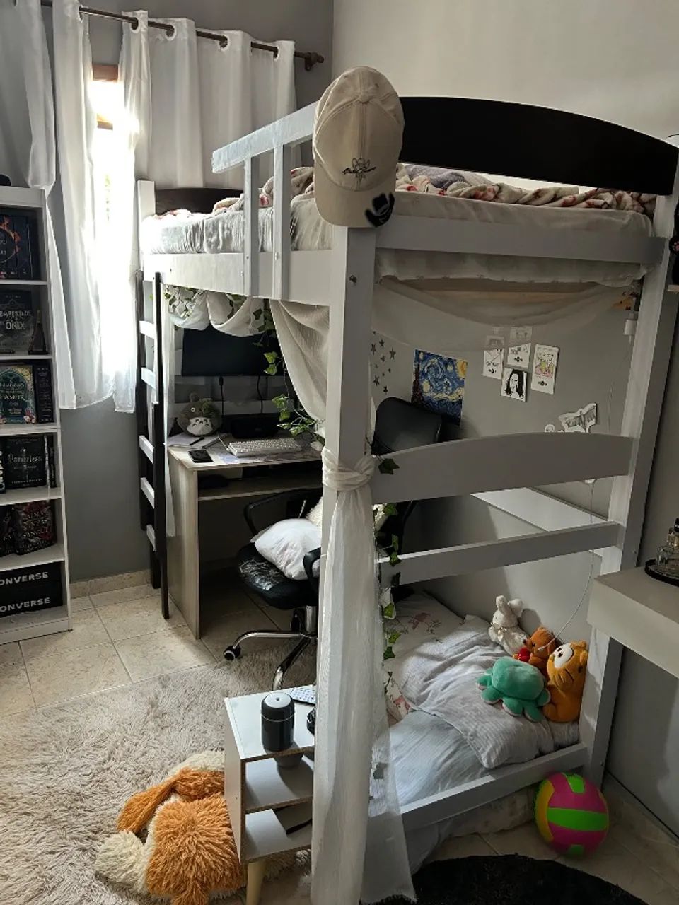 Cama Suspensa em Madeira Maciça