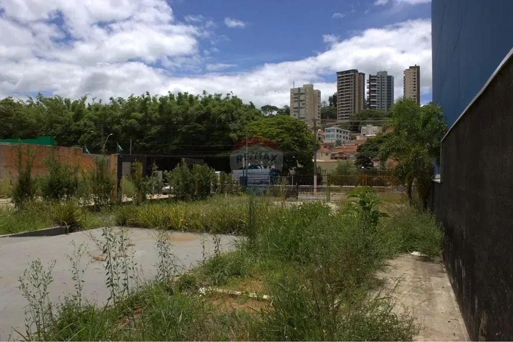 Terreno com 840m². Área livre. - Foto 13