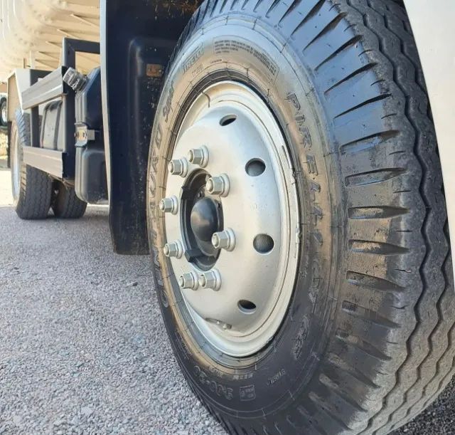 Ford cargo 1319 4x2 - 2013 Caçamba   - Foto 10